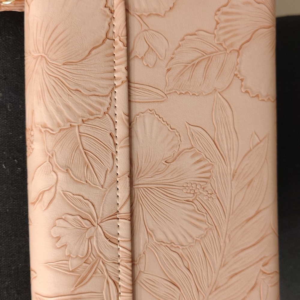NWT CEE KLEIN Crossbody Wristlet Blush Purse Floral Embossed - Picture 9 of 13